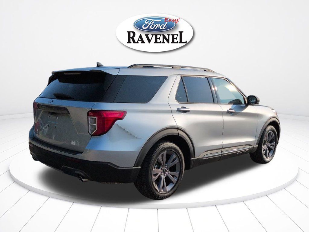 Used 2021 Ford Explorer XLT w/ Equipment Group 202A RWD image 4
