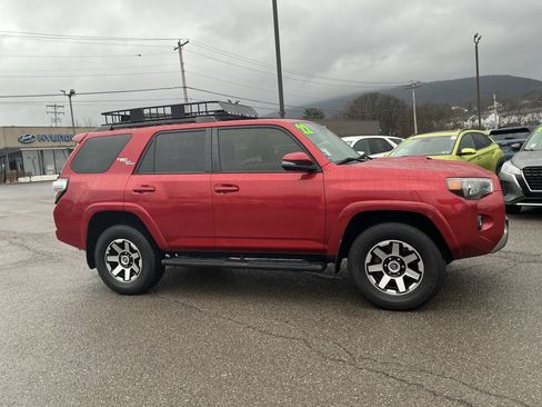 Used 2022 Toyota 4Runner TRD Off-Road Premium image 2