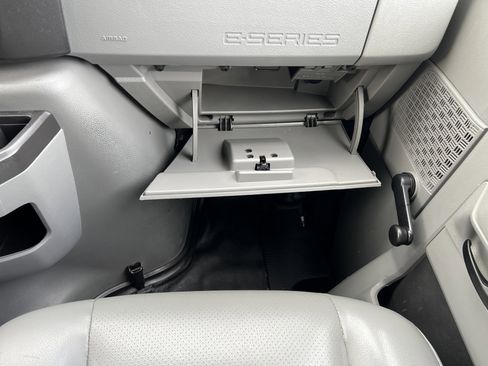 Used 2017 Ford E-350 and Econoline 350 Super Duty image 22