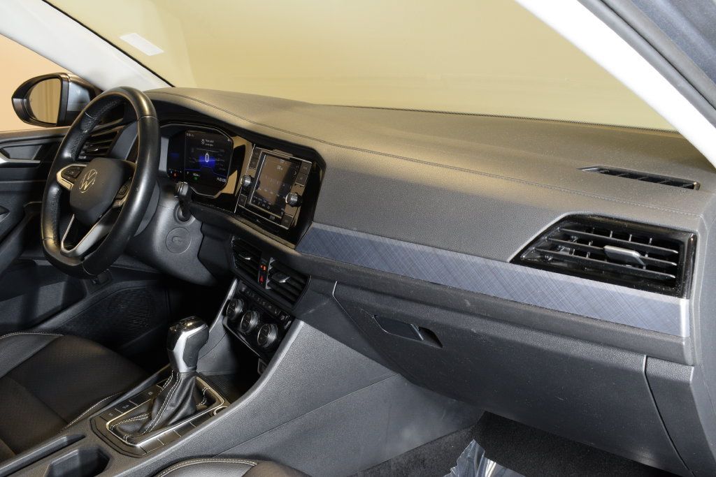 Used 2024 Volkswagen Jetta SE FWD image 32