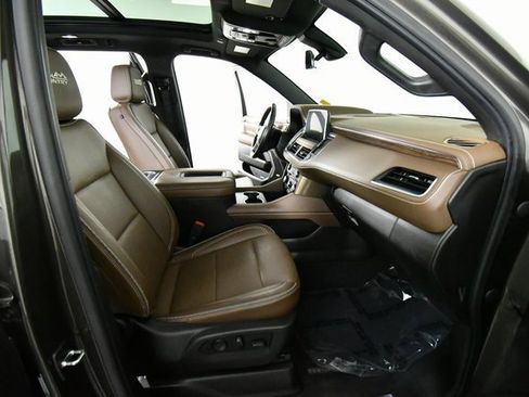 Used 2021 Chevrolet Tahoe High Country w/ Premium Package image 24