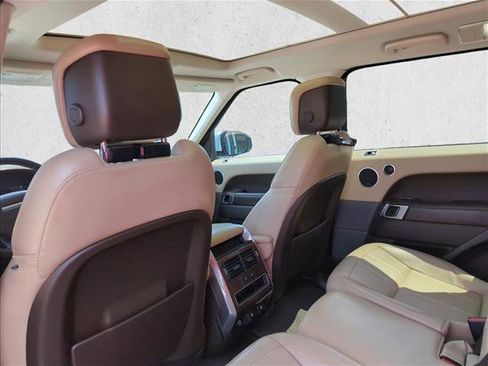 Used 2018 Land Rover Range Rover Sport HSE image 17