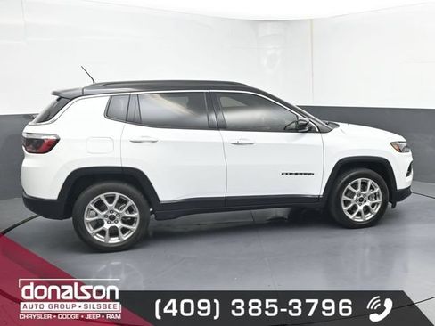 Used 2025 Jeep Compass Limited AWD/4WD image 2