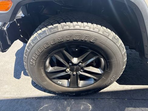 Used 2020 Jeep Wrangler Unlimited Sahara AWD/4WD image 8
