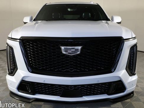 Used 2026 Cadillac Escalade ESV V image 2