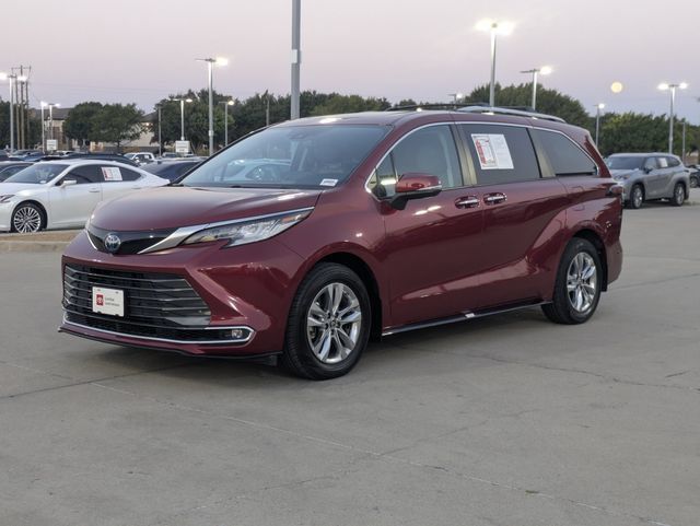 Used 2024 Toyota Sienna Limited FWD image 9