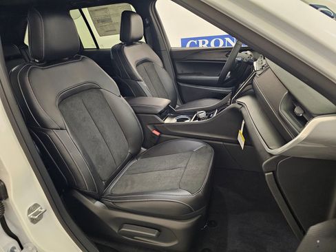 New 2025 Jeep Grand Cherokee Altitude image 30