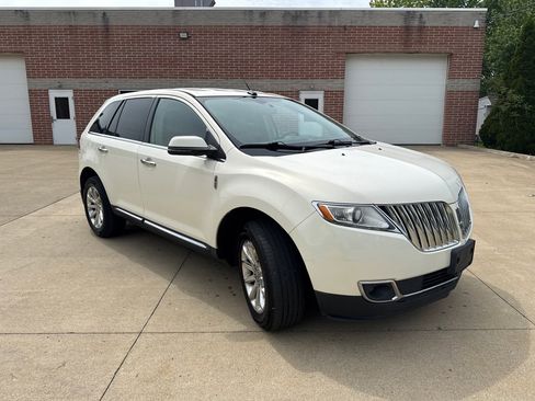 Used 2012 Lincoln MKX AWD image 3