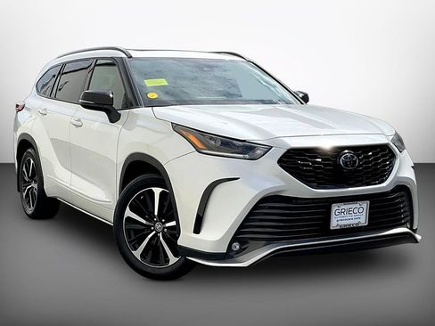 Used 2022 Toyota Highlander XSE AWD/4WD image 1