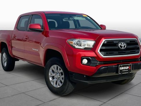Used 2017 Toyota Tacoma SR5 image 2