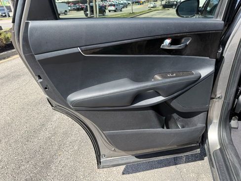 Used 2016 Kia Sorento LX image 32
