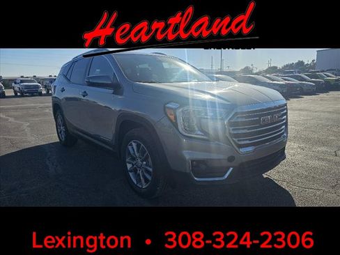 Used 2024 GMC Terrain SLT image 1