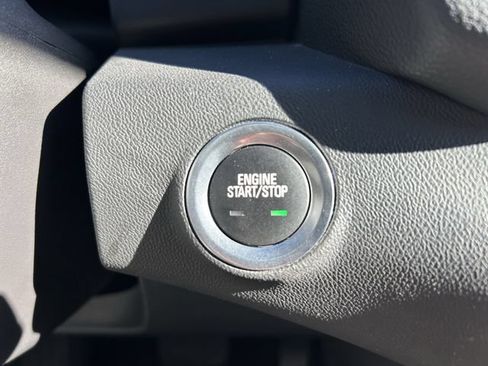 Used 2024 GMC Terrain SLT AWD/4WD image 16