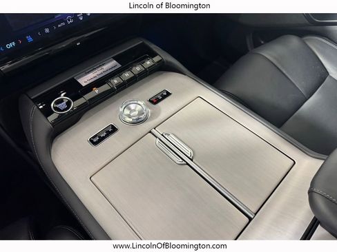 Certified 2025 Lincoln Navigator L Reserve AWD/4WD image 30