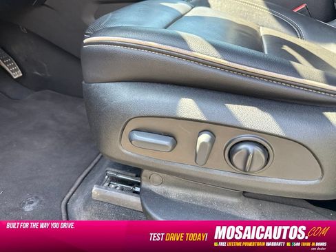 Used 2022 Chevrolet Traverse Premier w/ Redline Edition AWD/4WD image 8
