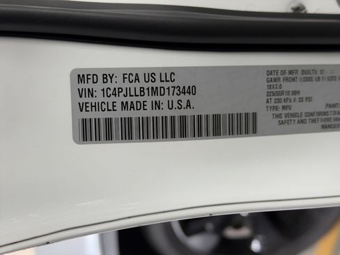 Used 2021 Jeep Cherokee Latitude Plus FWD image 27