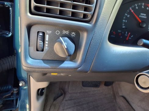 Used 1997 Chevrolet Camaro Z28 RWD image 36