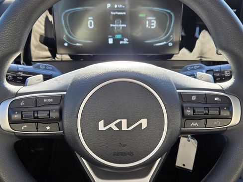 Used 2025 Kia Sportage LX image 18