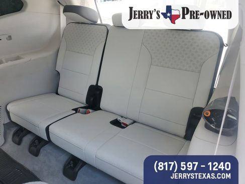Used 2025 GMC Acadia Denali w/ LPO, Floor Liner Package FWD image 9
