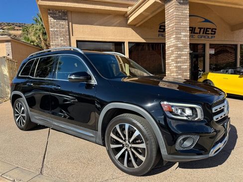 Used 2022 Mercedes-Benz GLB 250 4MATIC w/ Premium Package Lite image 1