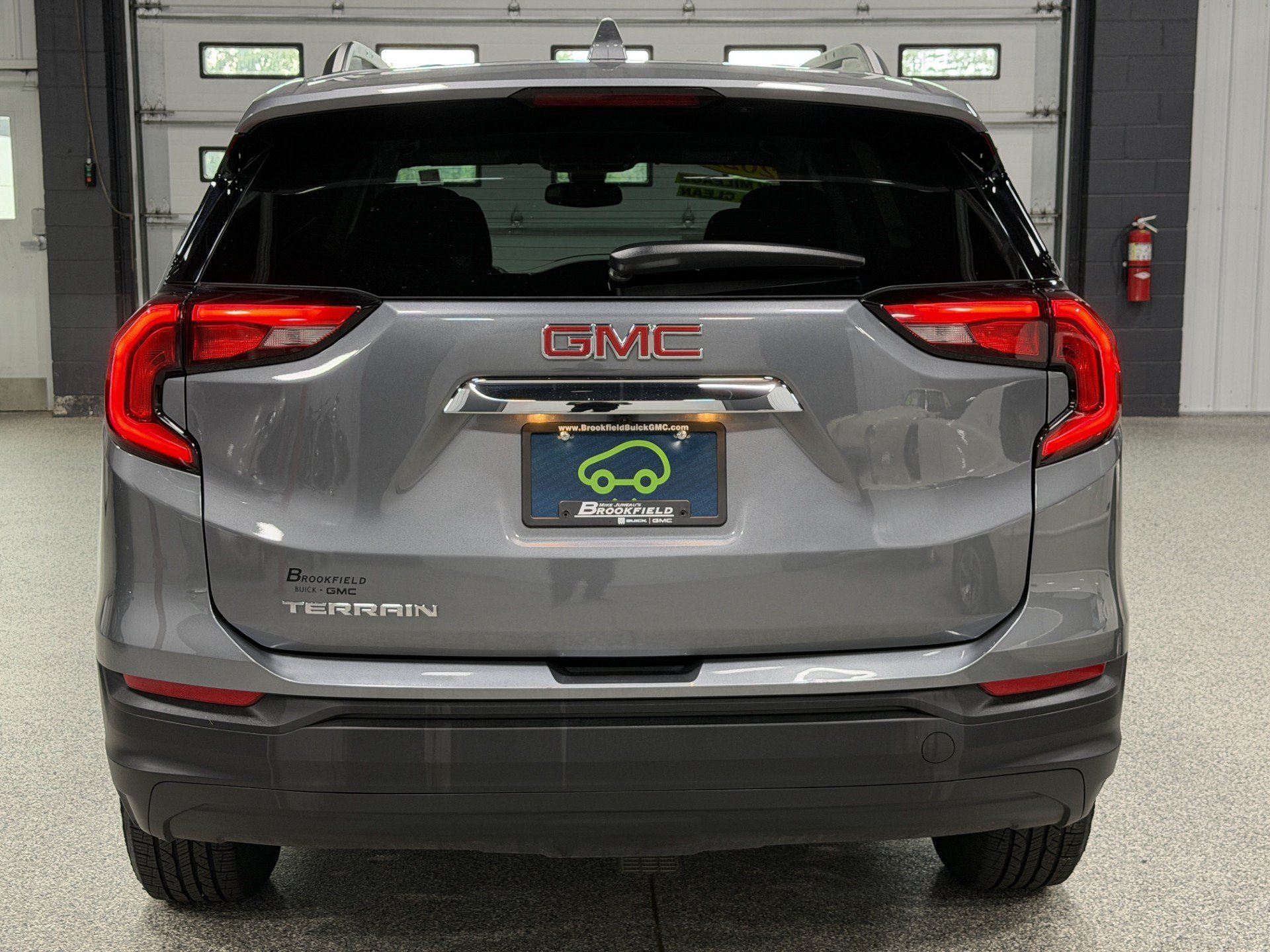Certified 2021 GMC Terrain SLE w/ Driver Convenience Package FWD image 4