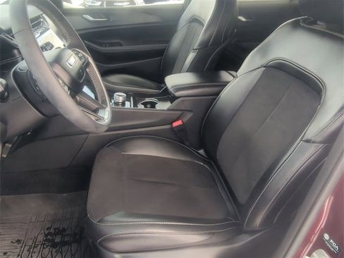 Used 2024 Jeep Grand Cherokee Altitude image 11