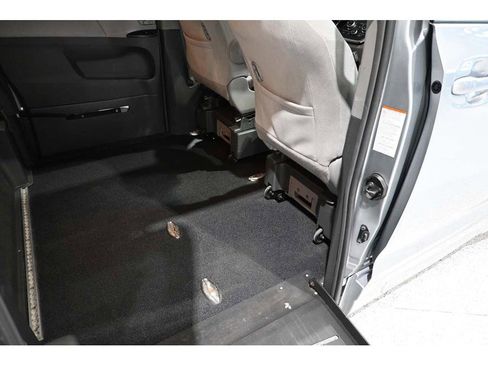 Used 2016 Toyota Sienna LE FWD image 19