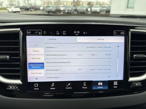 Used 2023 Chrysler Pacifica Touring-L image 13