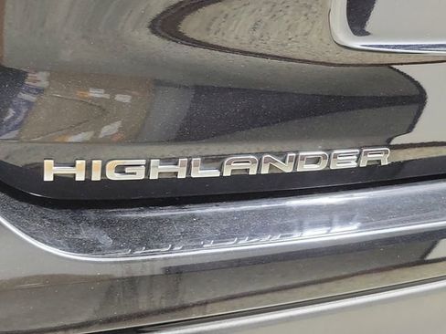 Used 2022 Toyota Highlander XSE FWD image 9