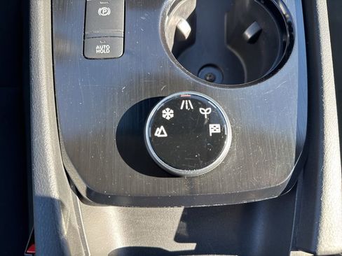 Used 2023 Nissan Rogue S image 32