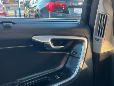 Used 2017 Volvo S60 T5 Inscription w/ Convenience Package image 12