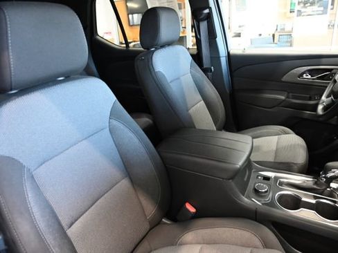 Used 2023 Chevrolet Traverse LT FWD image 8