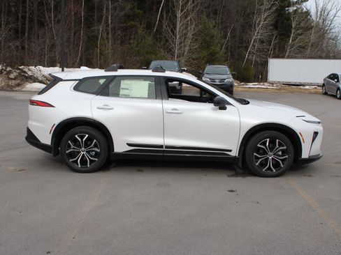 New 2026 Toyota Crown Signia image 4