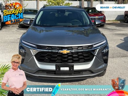 Used 2025 Chevrolet Trax LT w/ LT Convenience Package FWD image 3