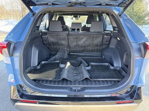 Used 2023 Toyota RAV4 SE w/ Convenience Package image 12