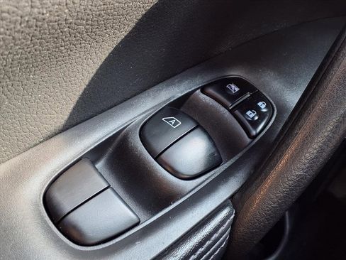 Used 2018 Nissan Rogue Sport S image 25