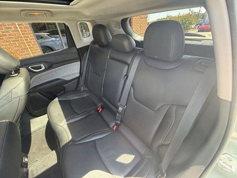 Used 2022 Jeep Compass Latitude w/ Sun and Sound Group AWD/4WD image 15