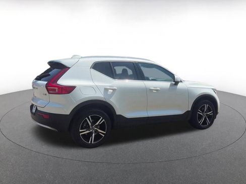 Used 2024 Volvo XC40 B5 Core image 15
