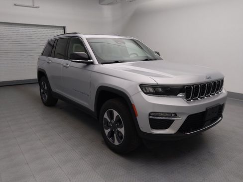 Used 2022 Jeep Grand Cherokee Limited 4xe w/ Luxury Tech Group II AWD/4WD image 11