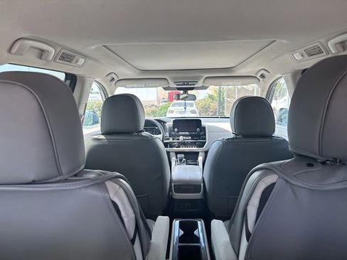 Used 2023 Nissan Pathfinder SV w/ SV Premium Package AWD/4WD image 13