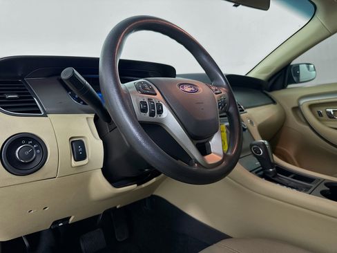 Used 2016 Ford Taurus SE image 21