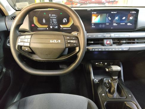 Used 2025 Kia K4 FWD image 22