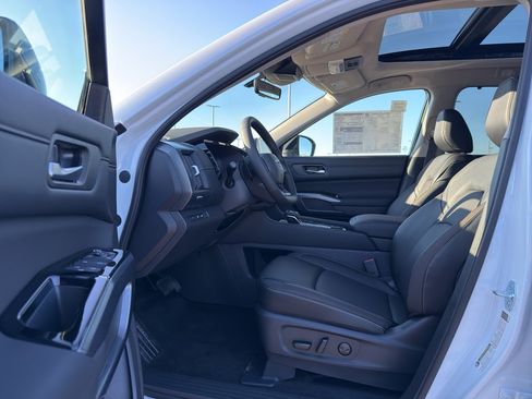 New 2026 Nissan Pathfinder SL image 11