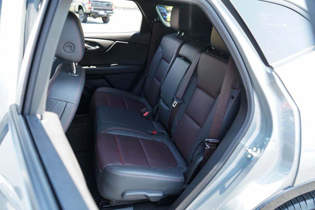 Used 2025 Chevrolet Blazer RS FWD image 8