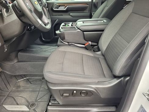 Used 2025 Chevrolet Silverado 2500 LT AWD/4WD image 17