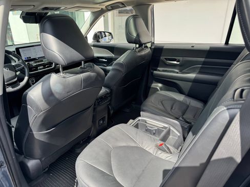 Used 2024 Toyota Grand Highlander AWD image 9