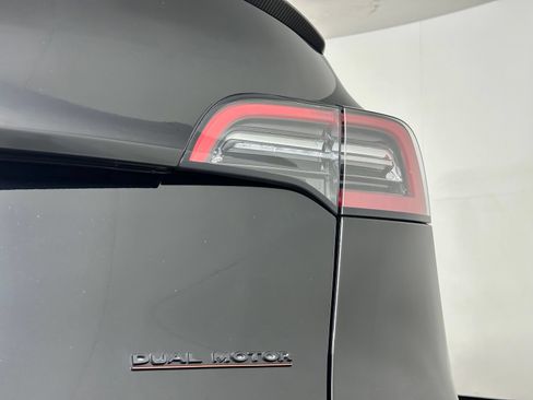 Used 2022 Tesla Model Y Performance AWD/4WD image 12