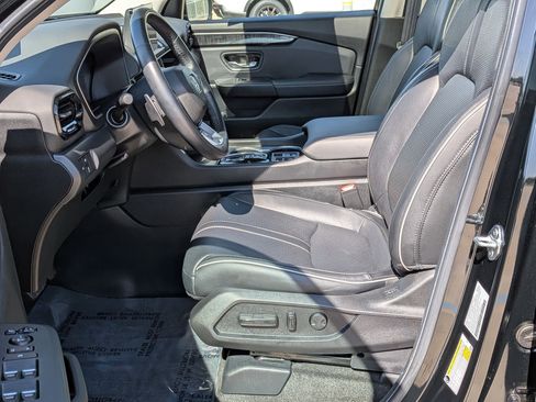 Certified 2025 Honda Pilot Elite image 11