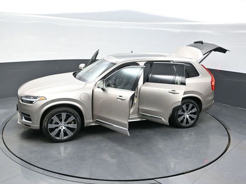 Used 2025 Volvo XC90 T8 Plus w/ Protection Package Premier image 37