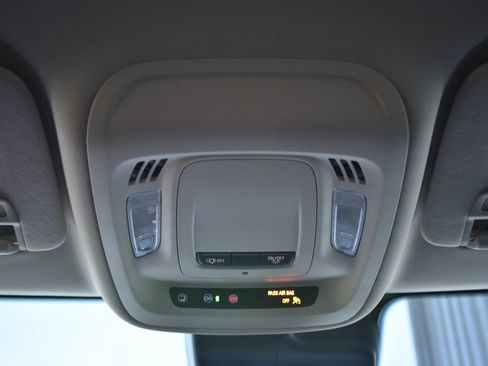 Used 2021 Buick Envision Essence w/ Sport Touring Package image 37